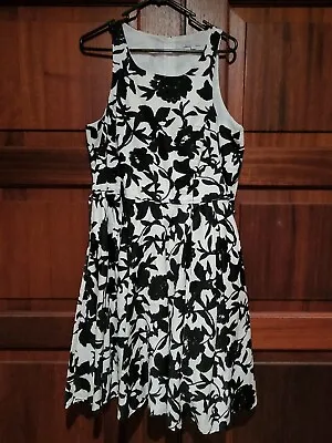 $18 • Buy Target Collection Dress Size 14 Black & White Print
