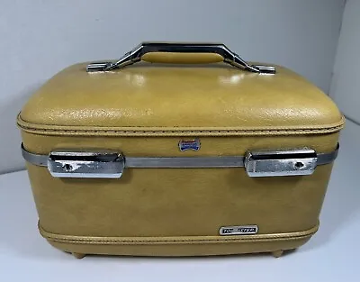 Vintage American Tourister Escort Yellow Make Up Case Train Luggage. • $24