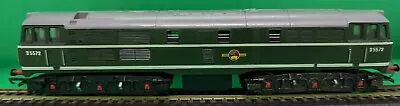 TRI-ANG Hornby CLASS 31 BR GREEN DIESEL LOCOMOTIVE D5572 (OO GAUGE) With Box • £24