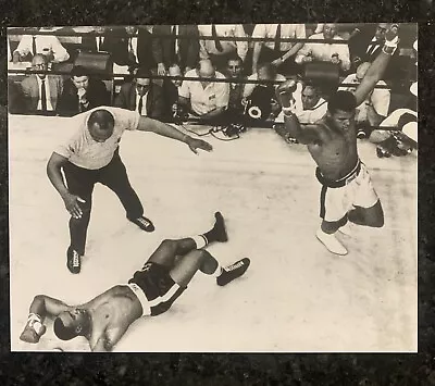 MUHAMMAD ALI CASSIUS CLAY 8x10 BLACK AND WHITE PHOTO PRINT • $5.25