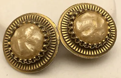 STUNNING Vintage GOLD TONE FAUX PEARL CLIP EARRINGS 1.25” • $12.74