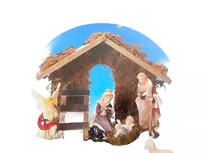 Vintage Traditional Christmas Nativity Set- 5 Figures &  Stable- BNIB - FREE P&P • £15.75