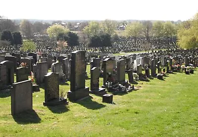 Photo 6x4 St Helens Cemetery St Helens/SJ5095 Rows Of Black Marble Grave C2010 • £2