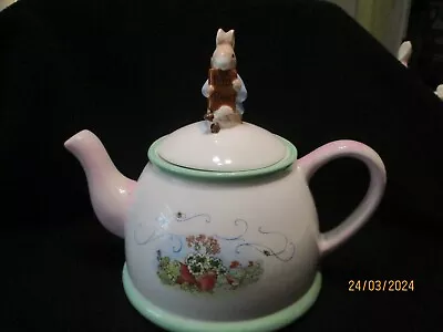 Vtg. Peter Rabbit Tea Pot      2002 Teleflora • $6.99
