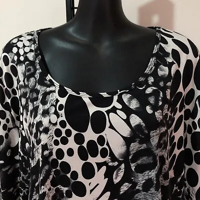 $10 • Buy Clothing Company - Plus Size Long Sleeved Pattern Top. Size Large
