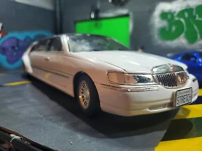 Sunstar 1/18 White 1999 Lincoln Town Car Limousine Missing Parts No Box • $28.99