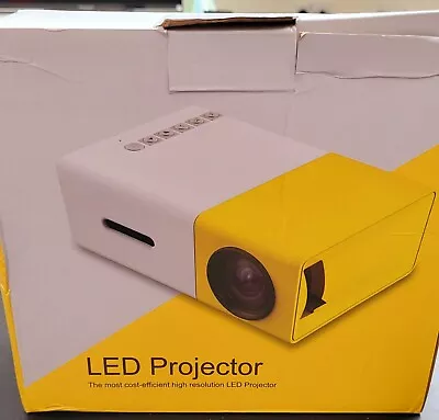 Excelvan YG300 Mini Portable LED Pocket Projector • £40