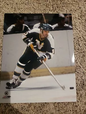 Photo File NHL Murray Oliver Minnesota North Stars 8x10 Photo • $8.99