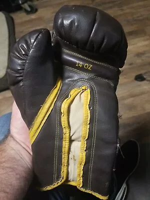 Vintage 14 Ounce Everlast Laced Boxing Gloves....Never Laced. • $55