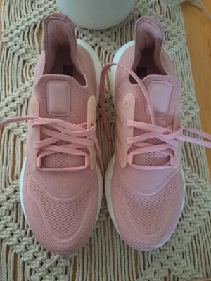 $58 • Buy Size 8 - Adidas UltraBoost 22 Wonder Mauve 2022
