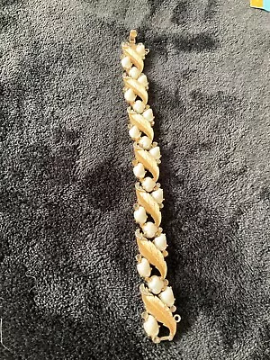 Vintage Crown Trifari RARE Sorrento Baby Tooth Pearl Bracelet Mid Century • $29