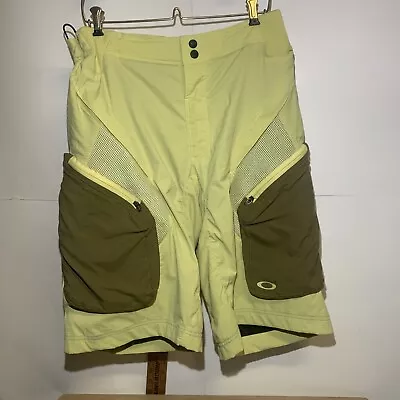 Oakley Men's Padded Mountain Cycling Bike Shorts Size Large L Y2K Vintage Grunge • $39.95