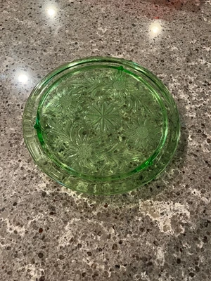 $15 • Buy Vintage JEANETTE DAISY Sunflower Green Glass 3-footed Cake Plate 10 