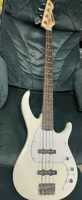 Electric Bass Guitar Peavey International Series MilestoneIII White SN I2051283 • $624