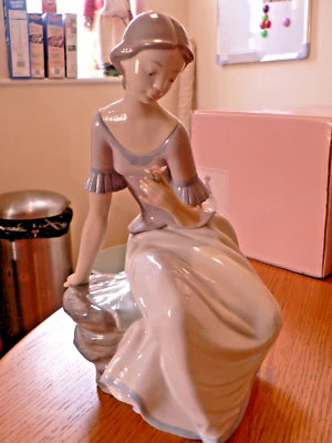 £34.99 • Buy A Lovely Large  Boxed Lladro / Nao 1392  Spring Reflections   Figure.
