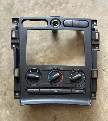 2005-2009 Ford Mustang Radio Climate Control Bezel Trim 7r33-6304302-a • $59.99