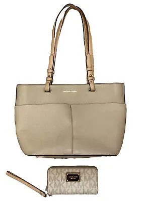 Michael Kors Bedford Pocket Tote Lite Tan Leather Medium Shoulder Bag & Wristlet • $60