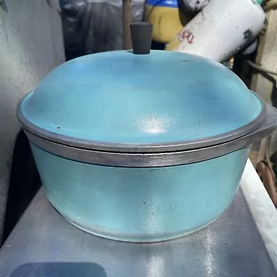 Vintage Turquoise Club Cast Iron 4 Quart Dutchoven • $25