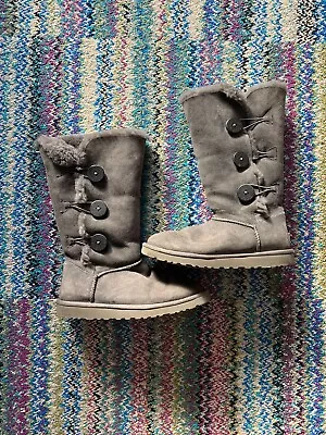 Womens Bailey Button Uggs • $70