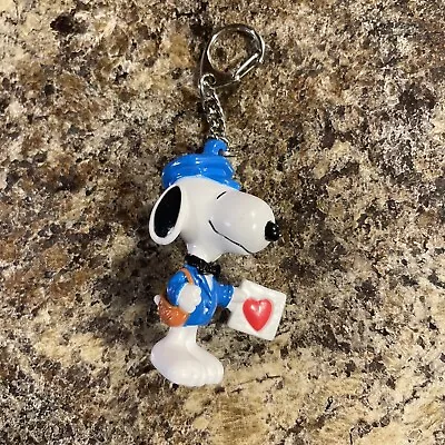 Vintage Peanuts UFS Snoopy Mailman Holding Valentine Card W/Heart Keychain 2.5  • $11.99