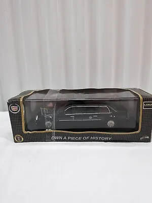 1:43 Die Cast 2009 Obama Black Presidential Cadillac Limousine In Case By LUXURY • $15