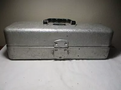 VINTAGE ALUMINUM UMCO UNITED MIDWEST TACKLE BOX MODEL 20 With # IO INSIDE TRAY • $22.50