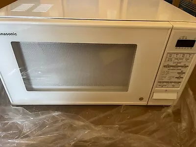 Panasonic NN-6558 700 Watt Vintage Microwave In White BNIB • £100