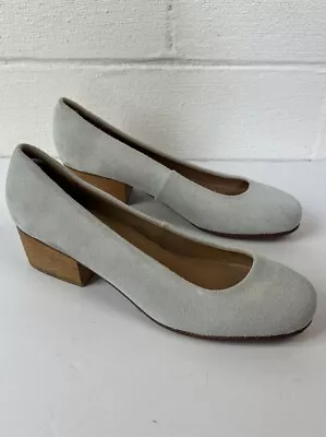 A Detacher Women’s Size 10 Gray Suede Round Toe Low Heels • $75