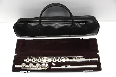 Yamaha 381 | Silver Head | Open Hole Flute W/Hard Case And Soft Carrying Bag • $764.99