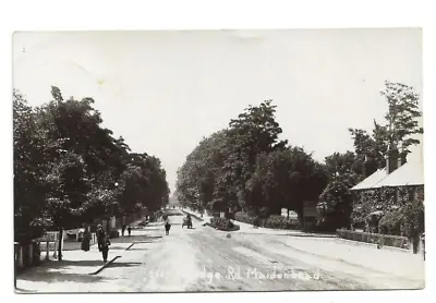 Bridge Road Maidenhead Berkshire RP Postcard. • £7