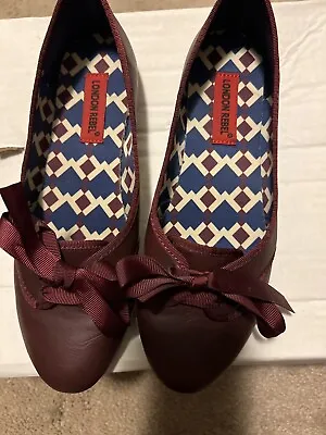 Lightly Worn  WOMENS LONDON REBEL  NAOMI  Red Wine Colored  FLATS SIZE 7 M • $30