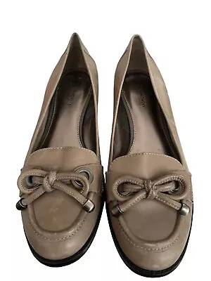 B. Makowsky Classic Woman’s Loafer BF Golden Loafer Sz8.5 Gray Leather A2119712 • $24