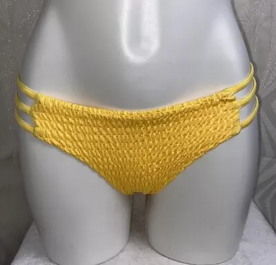 🌸 Zaful Smocked Hipster Yellow Bikini Bottom SZ6 • $13