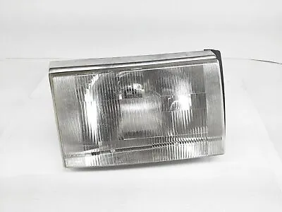 1990 1991 1992 1993 Volvo 240 Right Passenger Headlight Head Lamp Light 1372082 • $92.70