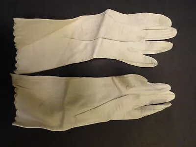 Vintage PERRINS White KIDSKIN Ladies Driving Gloves Size 6 1/2 Made In France • $0.99