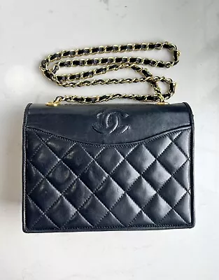 Vintage Chanel Matelasse Quilted Lambskin Leather CC Dual Pocket Flap Handbag • $1600