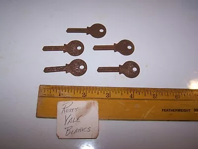 5 Vintage Rusty YALE Key Blanks  • $12