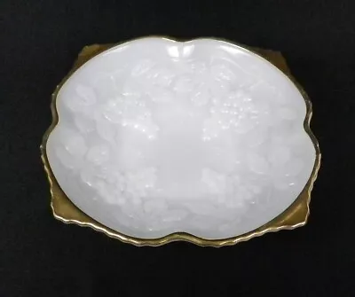 Vtg Anchor Hocking White Milk Glass Fruit Bowl Footed Serving Grapes Gold Trim • $13.99