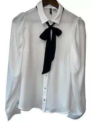 H&M Women's Button Up Long Sleeve Collared Black & White Bow Collar Sz Small • $8.99