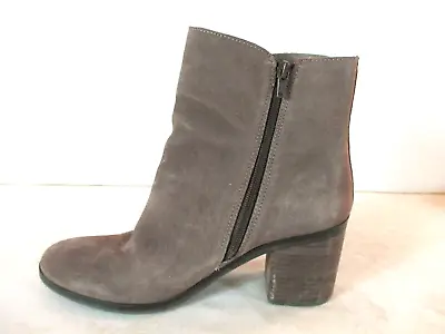 Crown Vintage Gray Suede Side Zippers Ankle Booties Women's 9 1/2 M (SW47) • $24