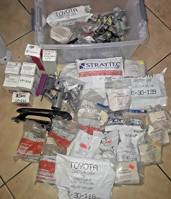 $20.50 • Buy Mixed Lot Of 40+ Vintage Ignition Switches And Door Locks, Mostly NOS(IL6)