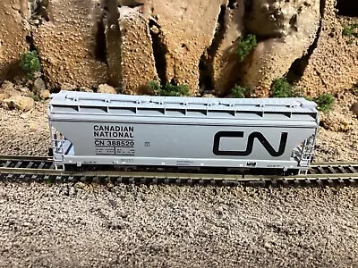 N Scale Micro Trains 3 Bay Covered Hopper CN CANADIAN NATIONAL NIB • $14.95