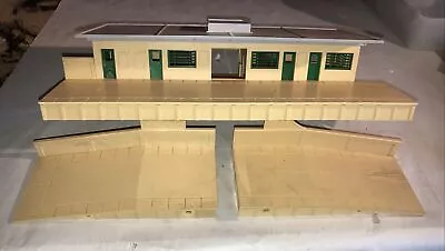 Hornby Dublo Suburban Station • £15