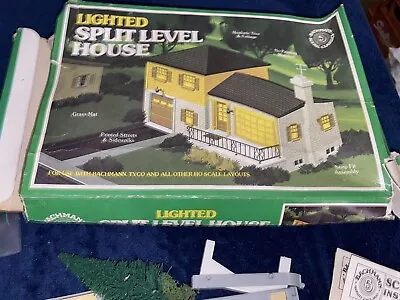 HO Lighted SPLIT LEVEL HOUSE BUILDING KIT For Model Train Layouts & Displays • $9.99