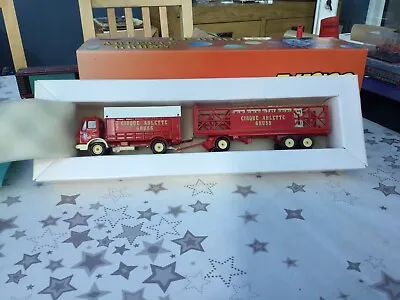 Solido 1/50 Scale “Arlette Gruss Circus Wagon & Open Trailer With Load. • £45