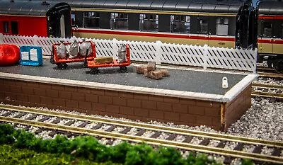 Traditional Station Platform Fencing - White - N Gauge (mm) • £3.85