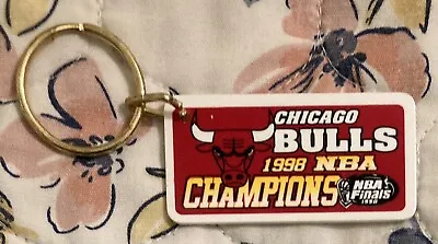 *VINTAGE* Chicago Bulls 1998 NBA Champions Key Chain - NBA Finals 1998 Gold/Red • $14.99