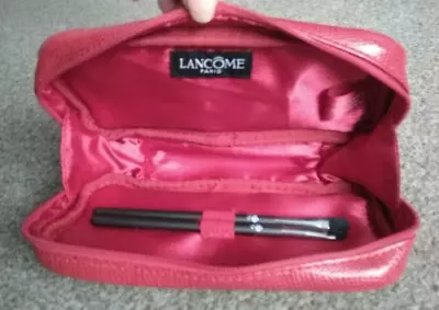 Lancome - Small Red Make-Up/Brush Bag/Case + 2 Blending Brushes - Angled & Oval • £8.45