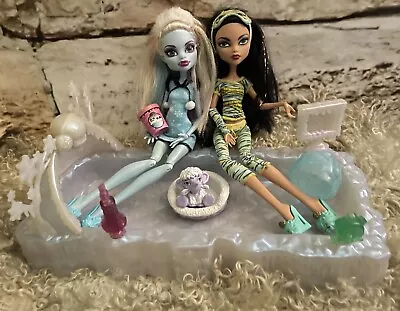 Monster High Cleo & Abby Bominable · Dead Tired Sleep Over · Icebed Playsets! • $116