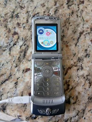 Original Vintage Silver Motorola RAZR Razor T Mobile Flip Mobile CellPhone SKULL • $18.99